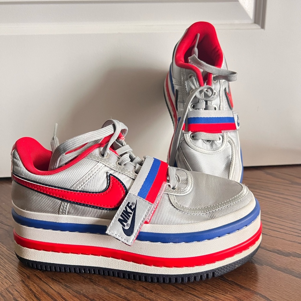 NIKE VANDAL 2K PLATFORM SNEAKER METALLIC SILVER, UNIVERSITY RED WOMENS SIZE 6